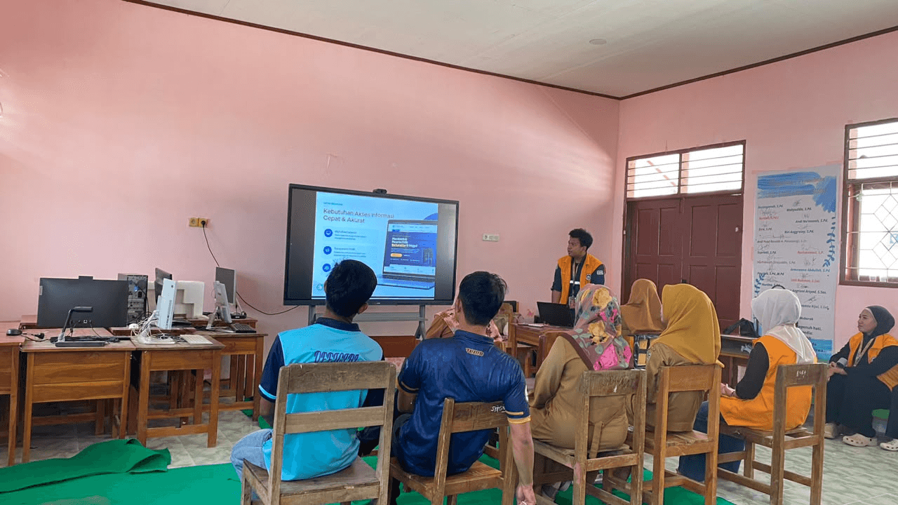 Tim Lentera Anabanua dan warga UPTD SMPN Satap 4 Barru dalam kegiatan peluncuran website sekolah